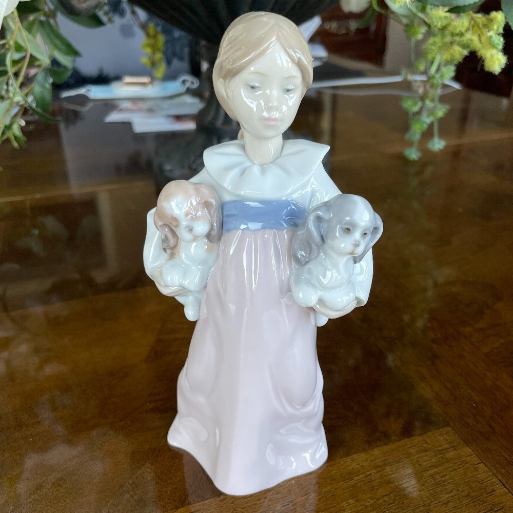 LLADRO ARMS FULL OF LOVE FIGURINE GIRL PUPPIES
